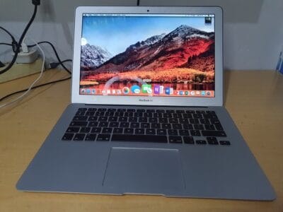 Macbook Air (Model A1465, 2017)