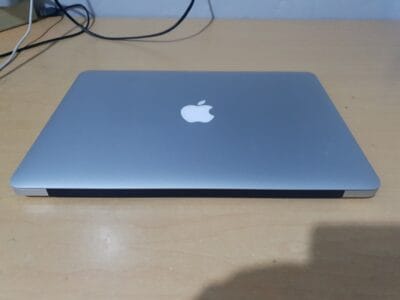 Macbook Air (Model A1465, 2017)